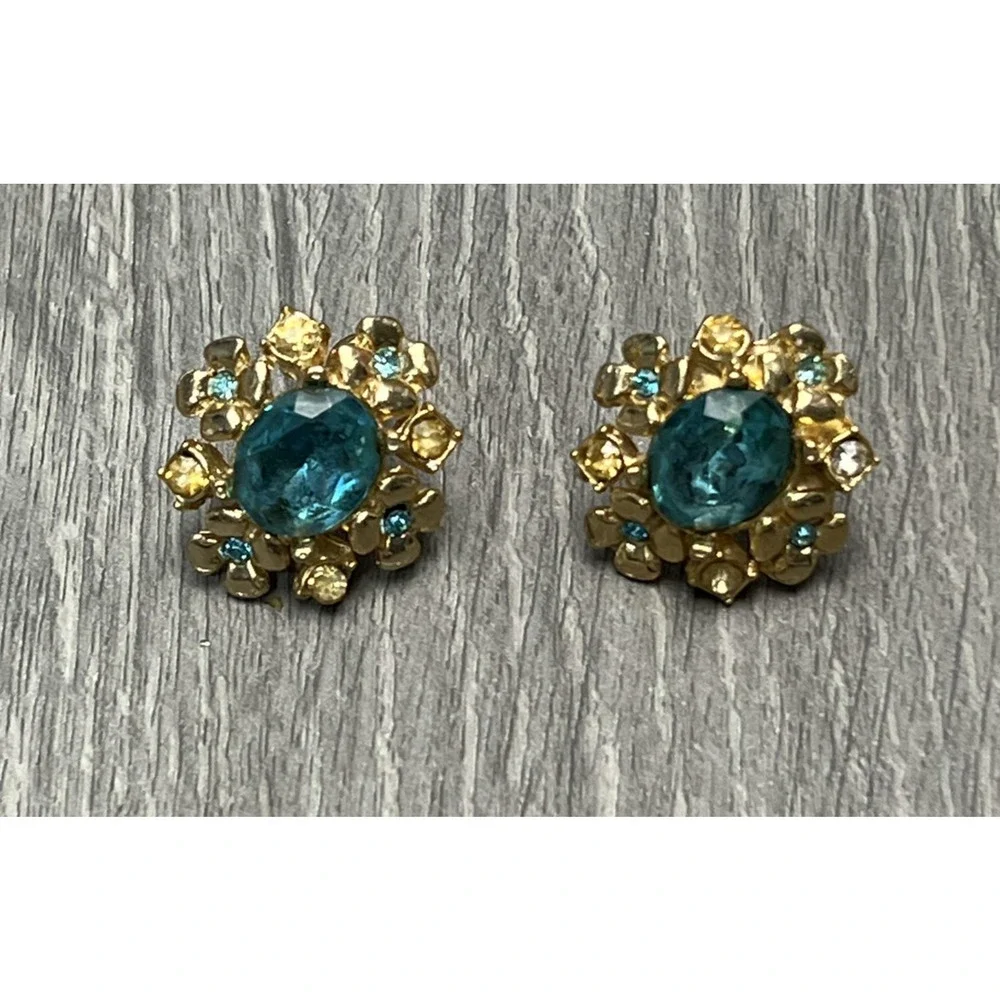 Vintage Screw Back Earrings Gold Tone Blue Rhinestone Floral Cluster Clip On‎